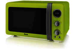 Swan SM22030 Standard Microwave - Lime.